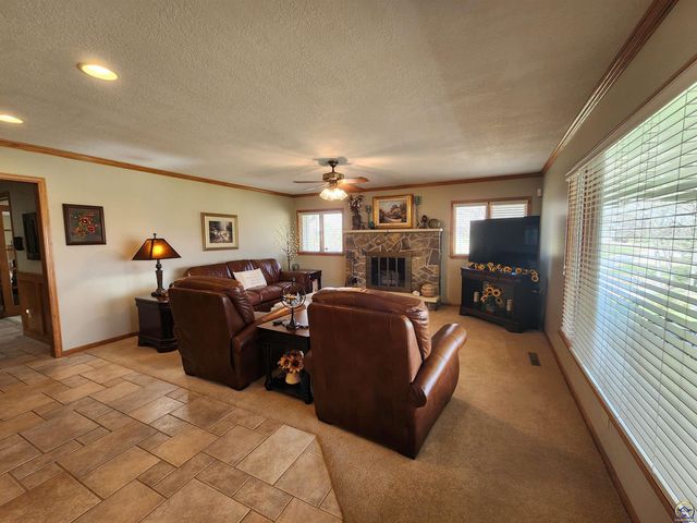 20 Lakeshore DR, Emporia, KS 66801
