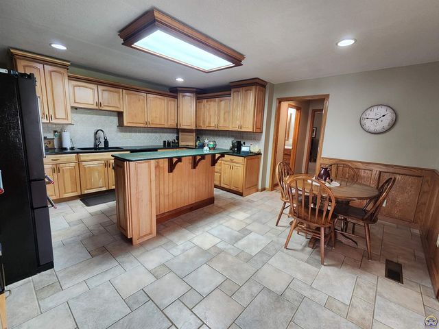 20 Lakeshore DR, Emporia, KS 66801