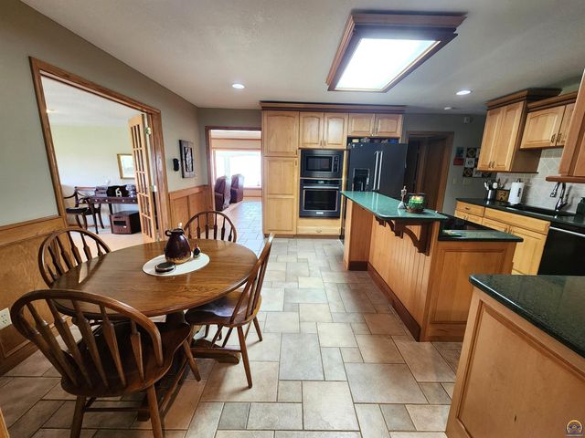 20 Lakeshore DR, Emporia, KS 66801