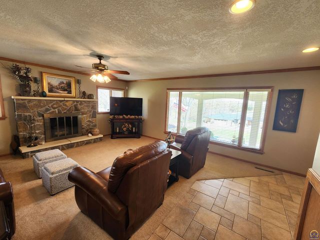 20 Lakeshore DR, Emporia, KS 66801