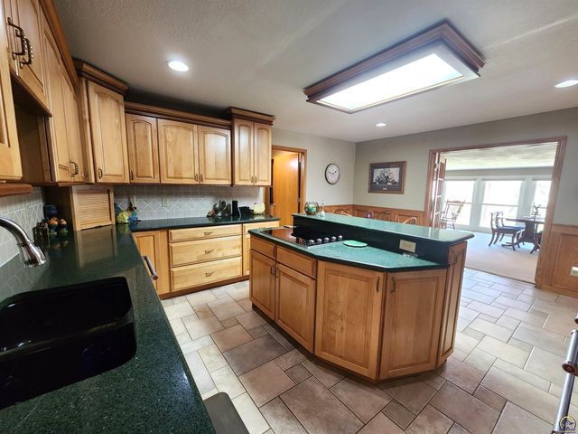 20 Lakeshore DR, Emporia, KS 66801