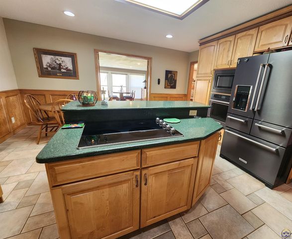 20 Lakeshore DR, Emporia, KS 66801