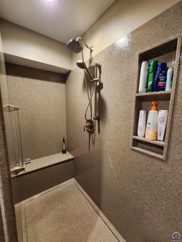 20 Lakeshore DR, Emporia, KS 66801