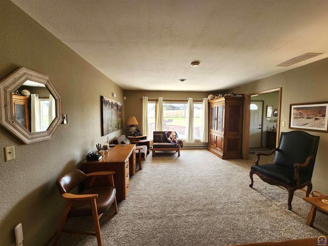 20 Lakeshore DR, Emporia, KS 66801