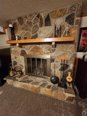 20 Lakeshore DR, Emporia, KS 66801