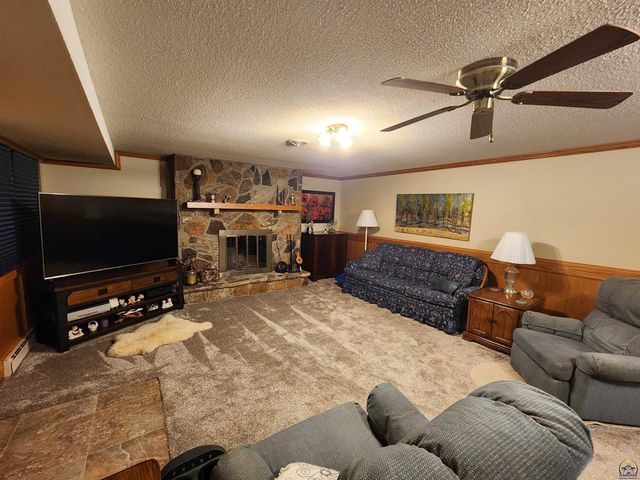 20 Lakeshore DR, Emporia, KS 66801