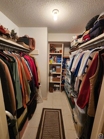 20 Lakeshore DR, Emporia, KS 66801