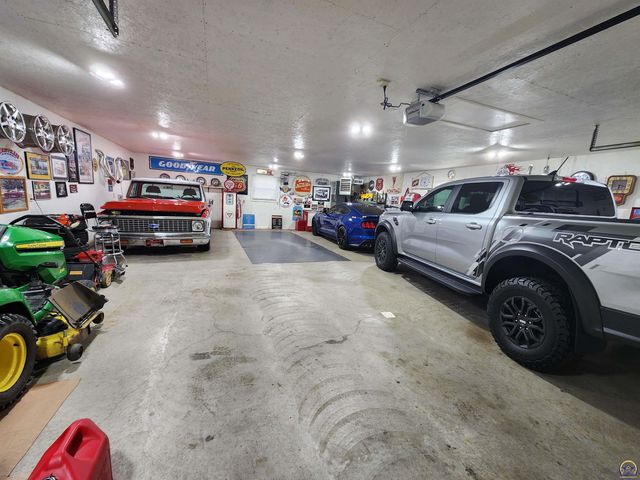 20 Lakeshore DR, Emporia, KS 66801