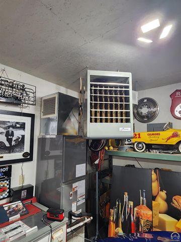 20 Lakeshore DR, Emporia, KS 66801