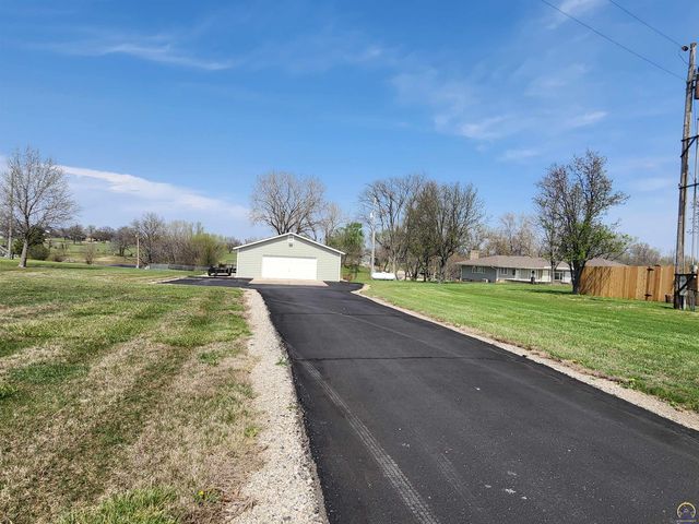 20 Lakeshore DR, Emporia, KS 66801
