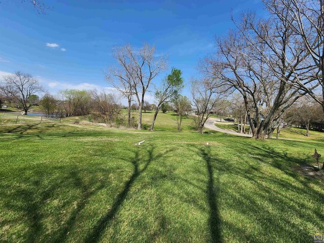 20 Lakeshore DR, Emporia, KS 66801