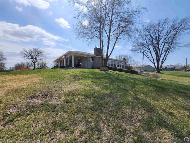 20 Lakeshore DR, Emporia, KS 66801