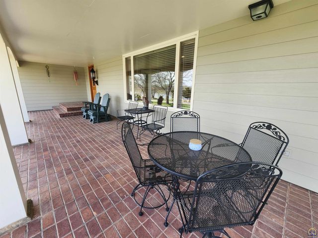 20 Lakeshore DR, Emporia, KS 66801