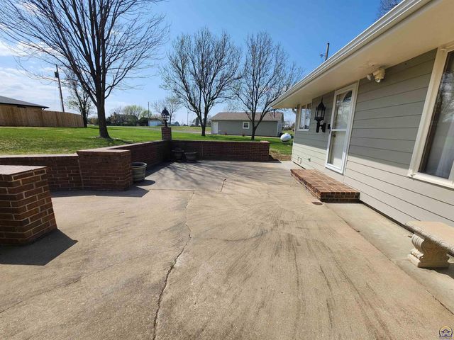 20 Lakeshore DR, Emporia, KS 66801