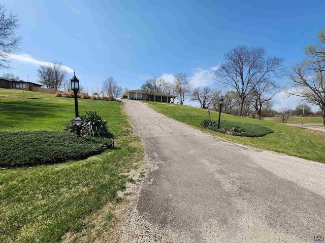 20 Lakeshore DR, Emporia, KS 66801