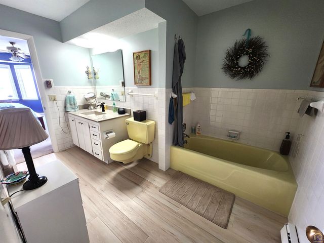 20 Lakeshore DR, Emporia, KS 66801