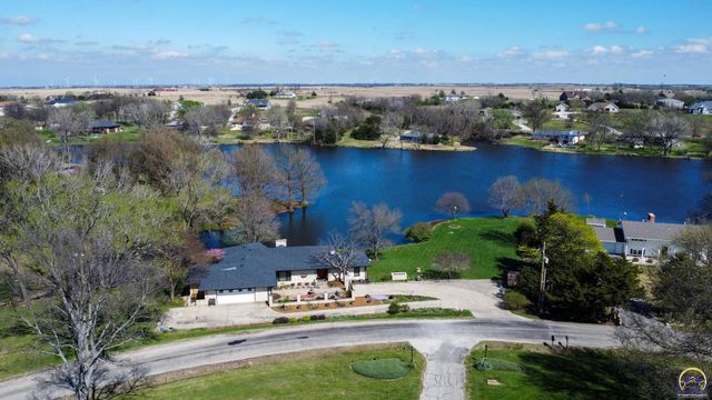 20 Lakeshore DR, Emporia, KS 66801