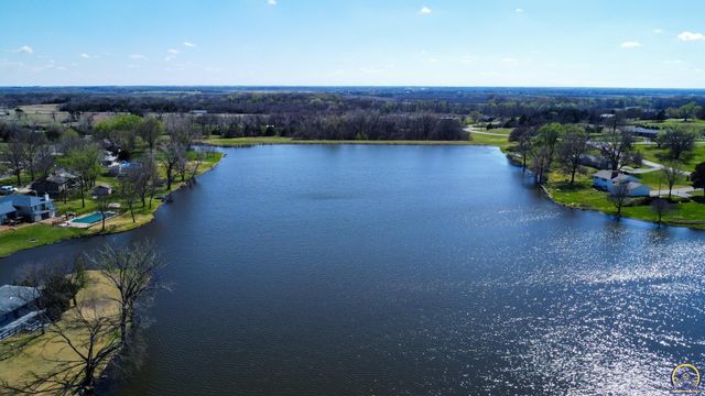 20 Lakeshore DR, Emporia, KS 66801