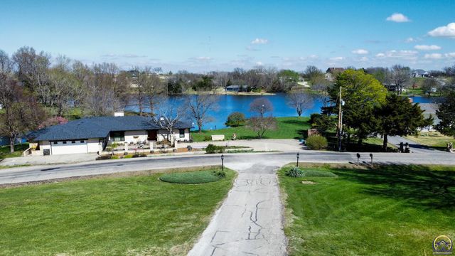 20 Lakeshore DR, Emporia, KS 66801