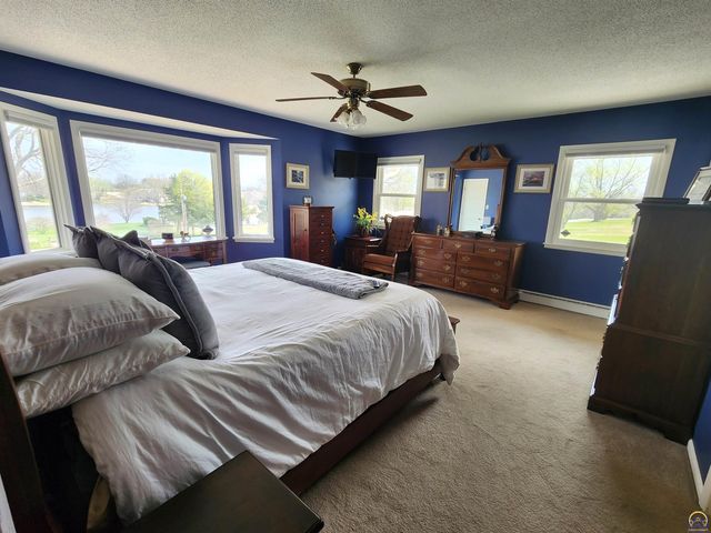 20 Lakeshore DR, Emporia, KS 66801