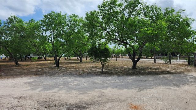 298 County Road 3052, Orange Grove, TX 78372