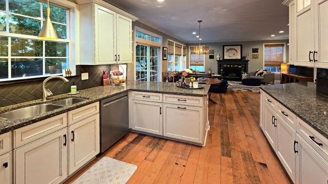1965 S Finch Court, Libertyville, IL 60048