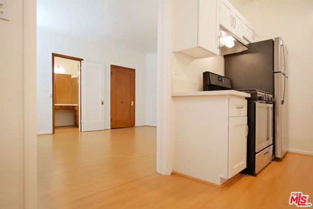 611 S Cloverdale Avenue 106, Los Angeles, CA 90036