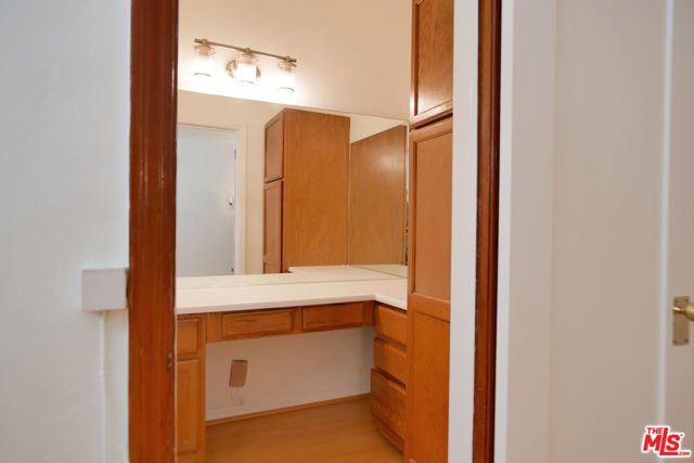 611 S Cloverdale Avenue 106, Los Angeles, CA 90036