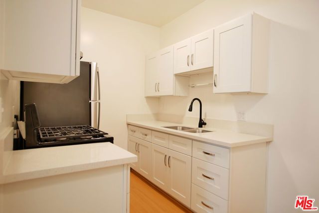 611 S Cloverdale Avenue 106, Los Angeles, CA 90036