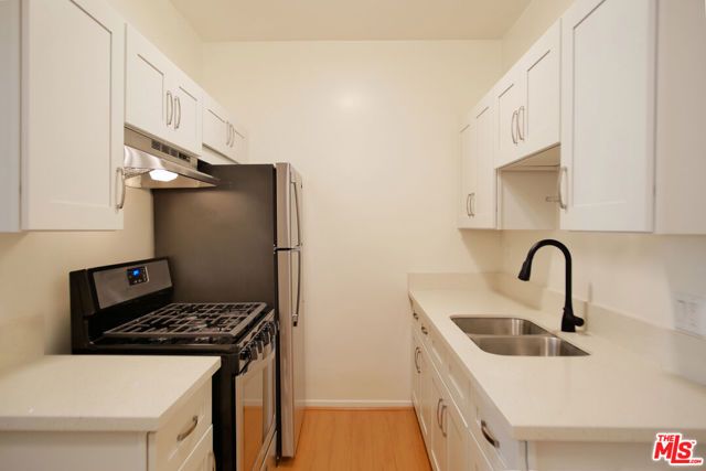 611 S Cloverdale Avenue 106, Los Angeles, CA 90036