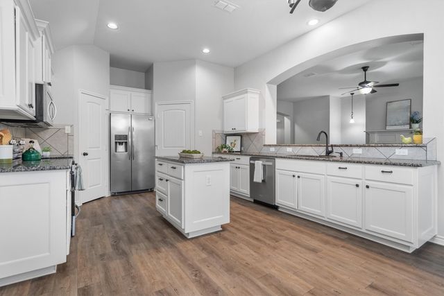 151 Birdsong Lane, Terrell, TX 75160