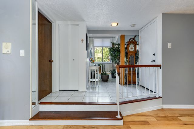 11207 Cottonwood Drive 21C, Palos Hills, IL 60465
