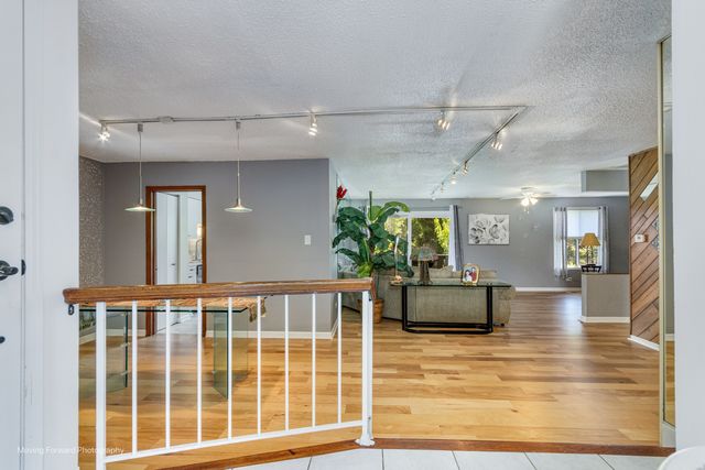 11207 Cottonwood Drive 21C, Palos Hills, IL 60465