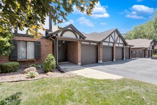 11207 Cottonwood Drive 21C, Palos Hills, IL 60465