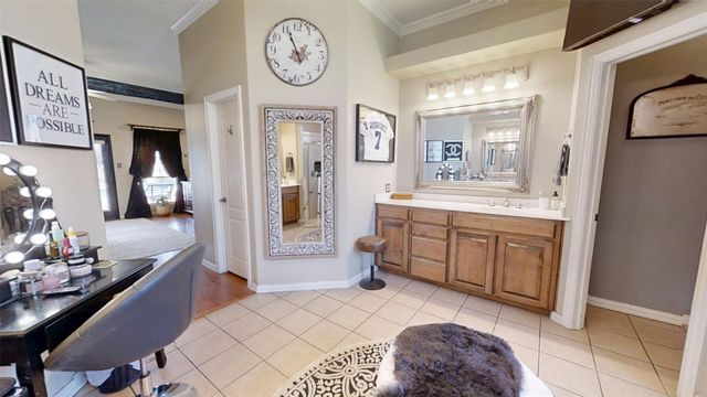 8810 S Hampton Drive, Granbury, TX 76049