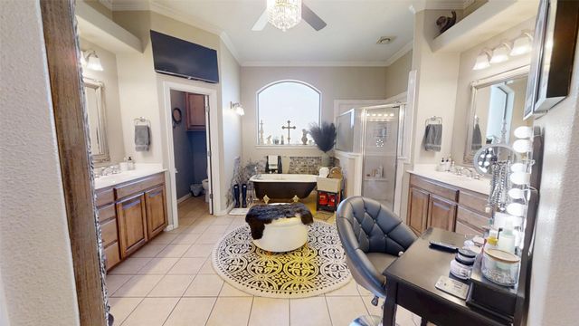 8810 S Hampton Drive, Granbury, TX 76049