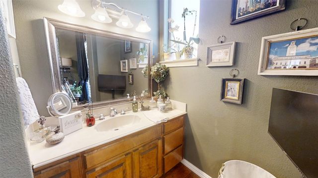 8810 S Hampton Drive, Granbury, TX 76049