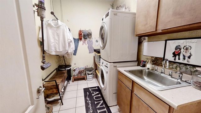 8810 S Hampton Drive, Granbury, TX 76049