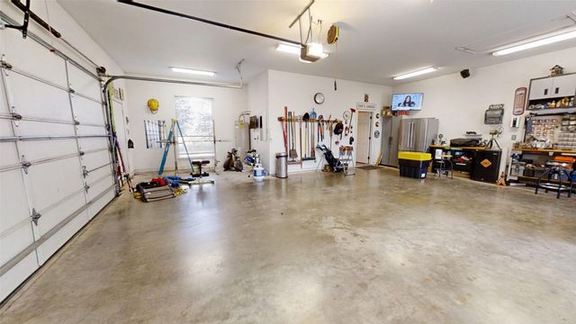 8810 S Hampton Drive, Granbury, TX 76049