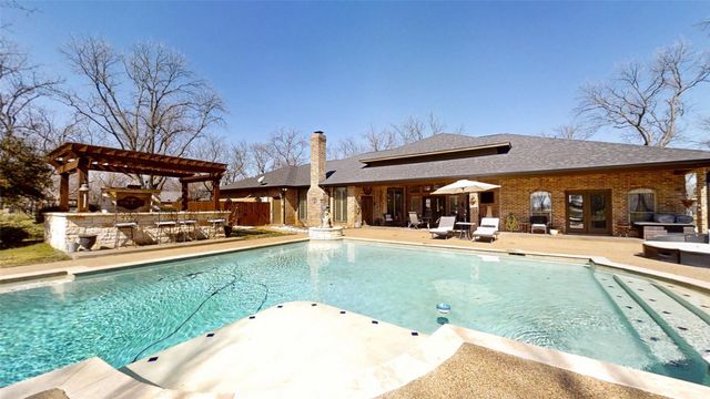 8810 S Hampton Drive, Granbury, TX 76049