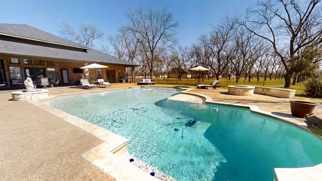 8810 S Hampton Drive, Granbury, TX 76049