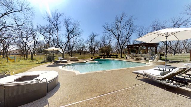 8810 S Hampton Drive, Granbury, TX 76049