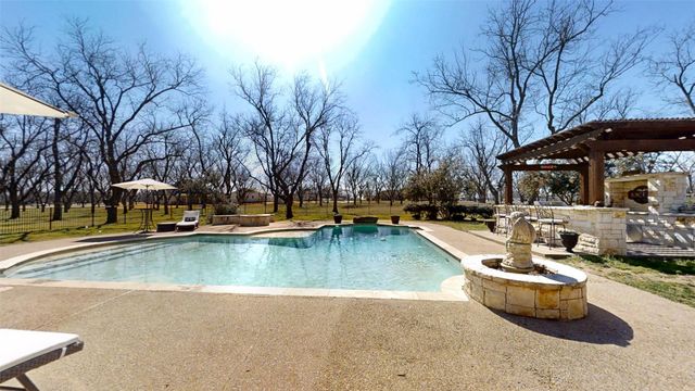 8810 S Hampton Drive, Granbury, TX 76049
