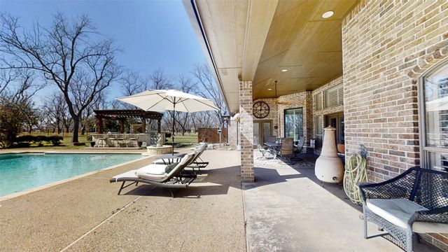 8810 S Hampton Drive, Granbury, TX 76049