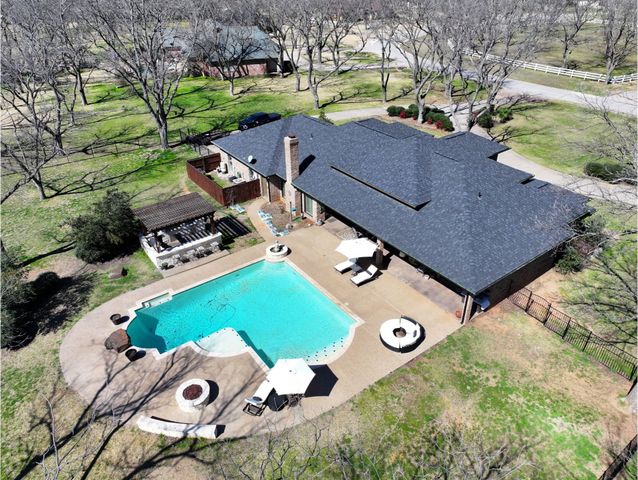 8810 S Hampton Drive, Granbury, TX 76049