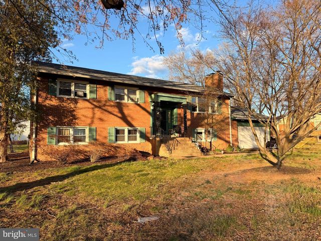 8907 FORT DR, Manassas, VA 20110