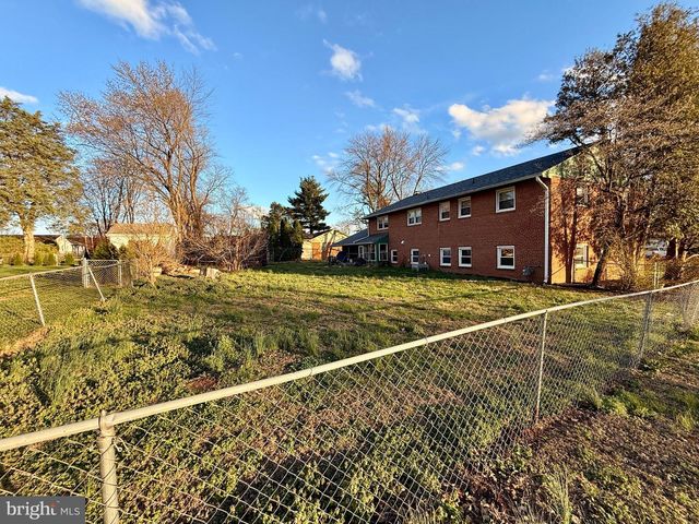 8907 FORT DR, Manassas, VA 20110