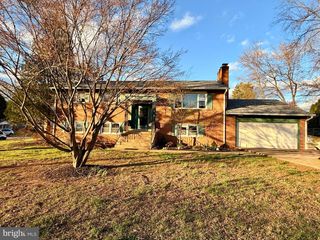 8907 FORT DR, Manassas, VA 20110