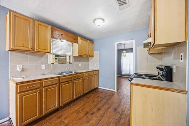 6929 Hoffman Street, Houston, TX 77028