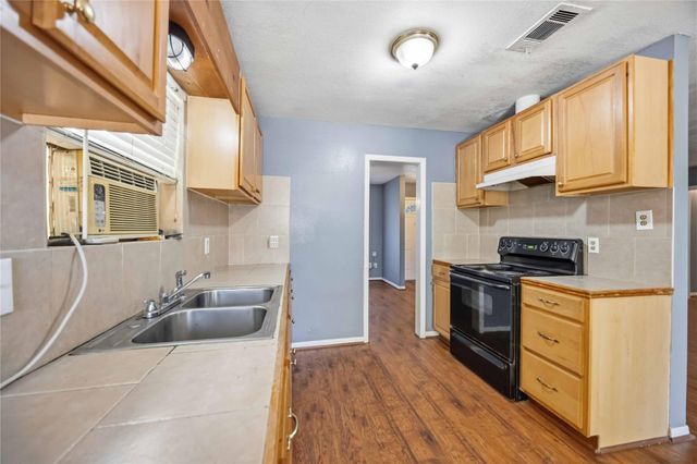 6929 Hoffman Street, Houston, TX 77028
